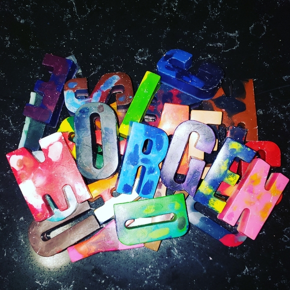 Custom Letter Crayons - Picture 7 of 8